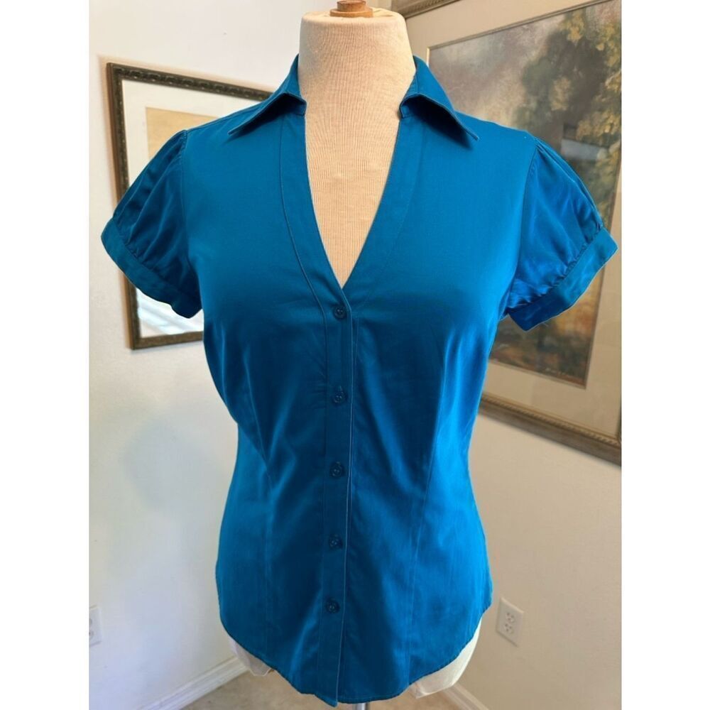 The Limited Essential Shirt Blue Button-Down Short Sleeve Shirt Size Small